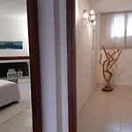 In Con Veranda Privata E Parcheggio Gratuito בית נופש