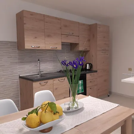 In Con Veranda Privata E Parcheggio Gratuito Holiday home