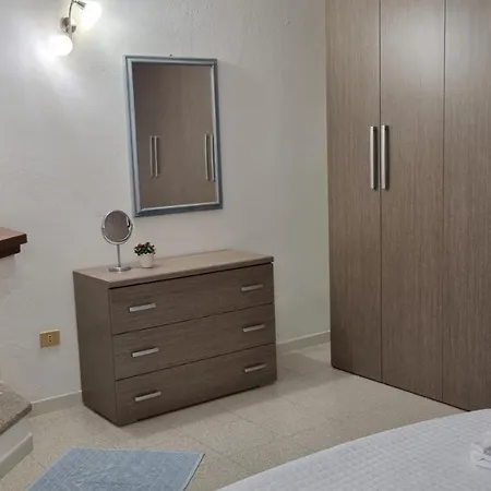 In Con Veranda Privata E Parcheggio Gratuito Holiday home